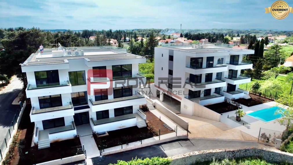 Nový kompletne zariadený 4-izbový apartmán s parkingom v Chorvátsku!