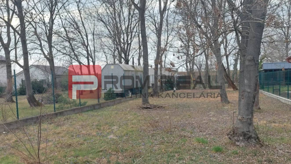 Na PREDAJ záhrada  na skok od Bratislavy v obci Hamuliakovo 