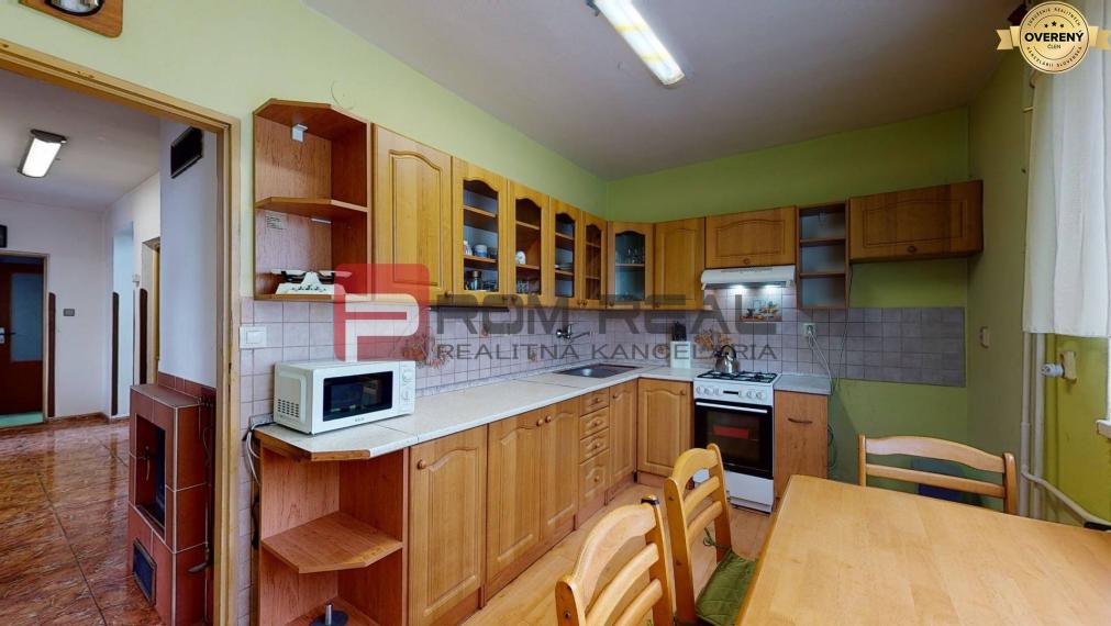 PREDANÝ Dvojgeneračný rodinný dom v Lehota pod Vtáčnikom