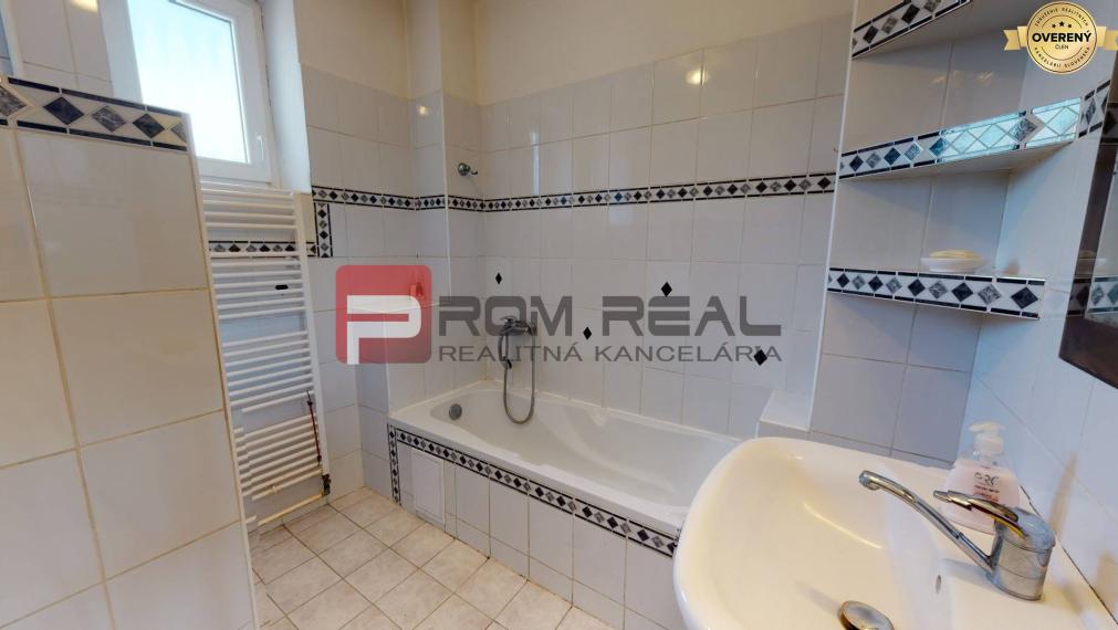 PREDANÝ Dvojgeneračný rodinný dom v Lehota pod Vtáčnikom