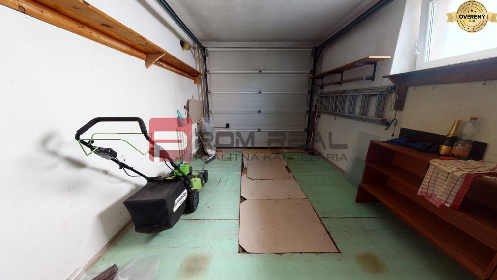 PREDANÝ Dvojgeneračný rodinný dom v Lehota pod Vtáčnikom