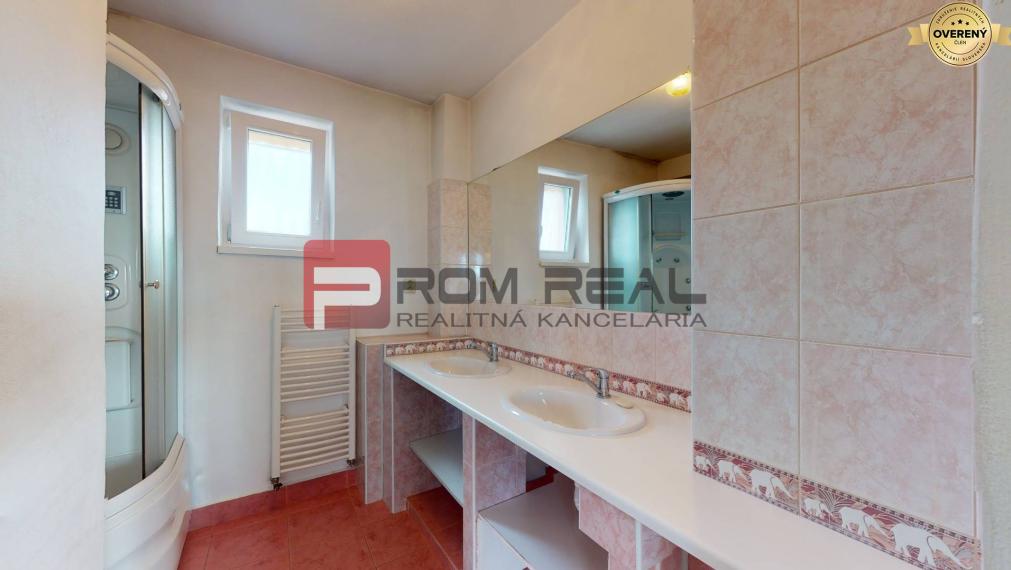 PREDANÝ Dvojgeneračný rodinný dom v Lehota pod Vtáčnikom