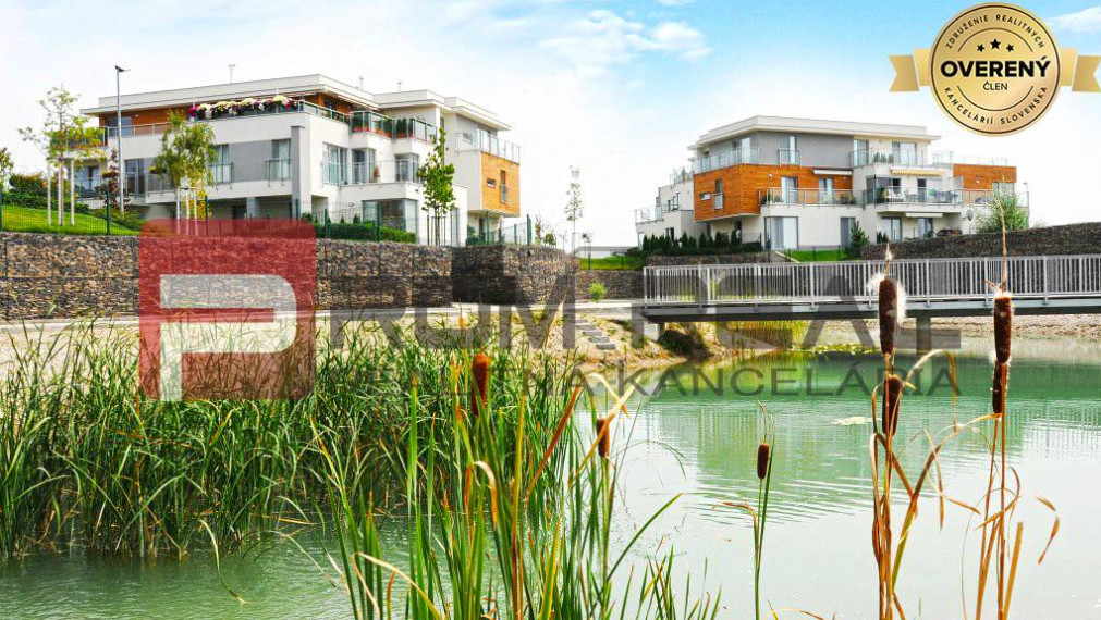 Na PREDAJ priestranný 3 izbový byt s balkónom a parkovacím miestom