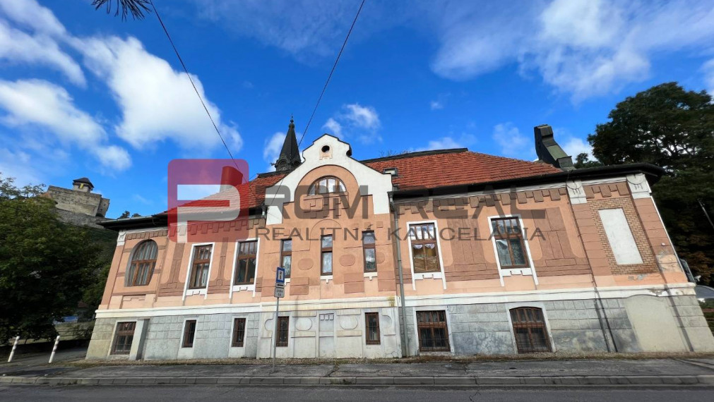PREDAJ krásny kaštieľ s vlastným pozemkom a parkovaním centrum Trenčín