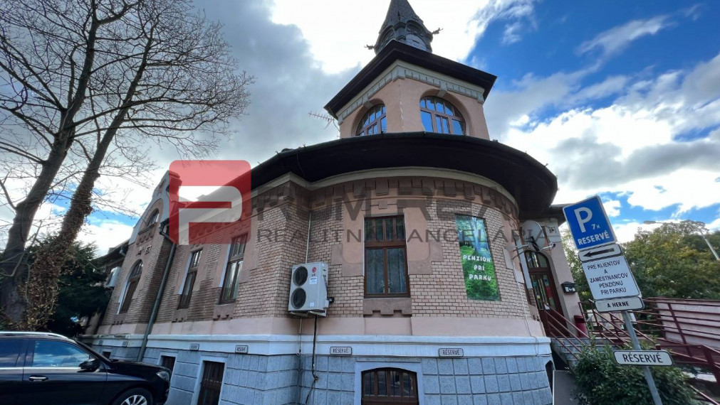 PREDAJ kaštieľ s vlastným pozemkom a parkovaním centrum Trenčín