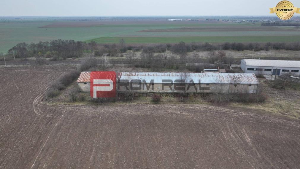 PRENÁJOM Veľký sklad s veľkorysým pozemkom v intraviláne