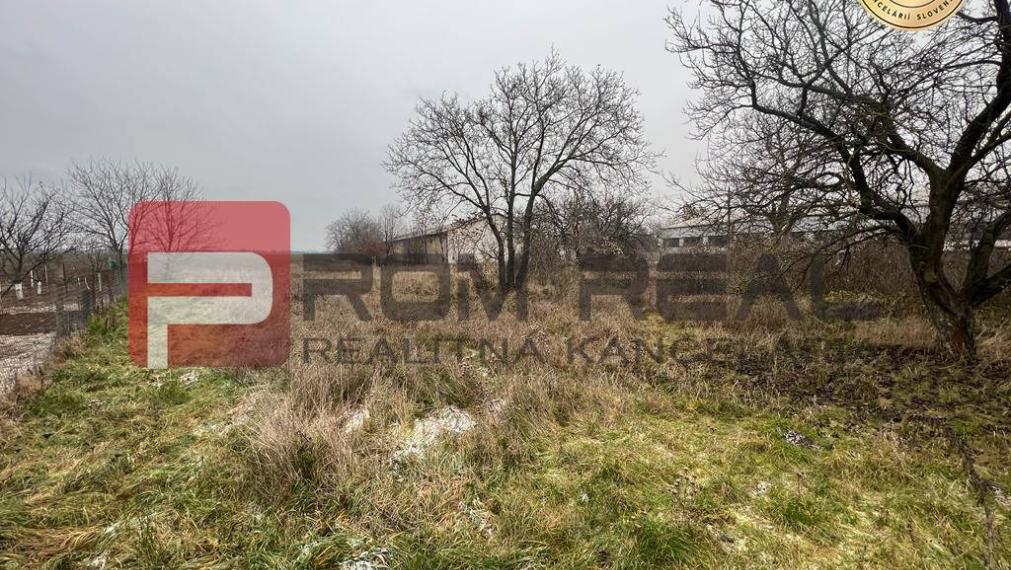 PRENÁJOM Veľký sklad s veľkorysým pozemkom v intraviláne