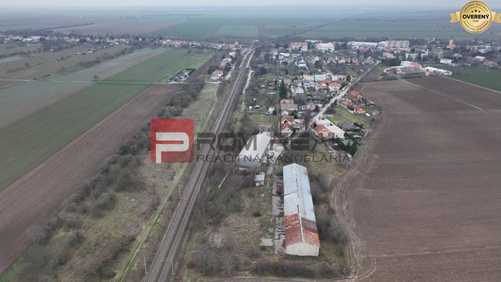 PRENÁJOM Veľký sklad s veľkorysým pozemkom v intraviláne