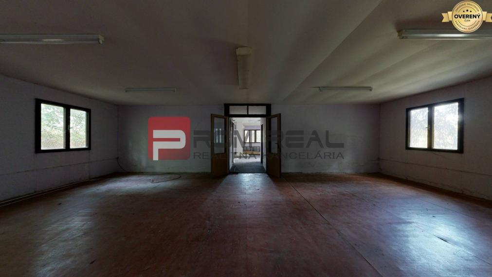 Na PREDAJ krásny slnečný pozemok s chatkou neďaleko Bratislavy