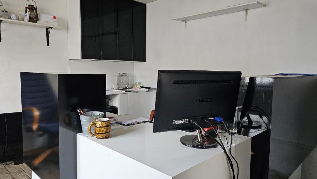 PRENÁJOM Veľký sklad s veľkorysým pozemkom v intraviláne