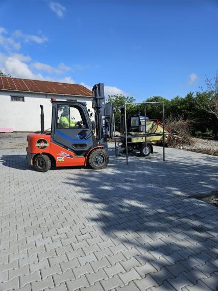 PRENÁJOM Veľký sklad s veľkorysým pozemkom v intraviláne