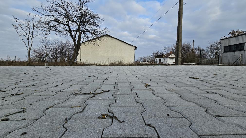 PRENÁJOM Veľký sklad s veľkorysým pozemkom v intraviláne