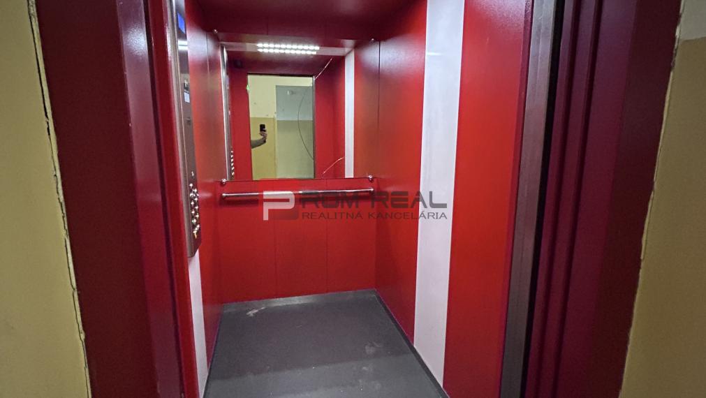 Prenájom kompletne zariadenej garsonky s loggiou – Rybničná, Vajnory