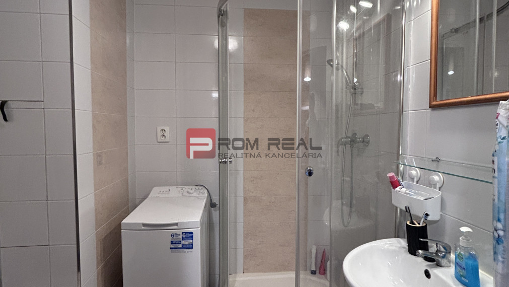 Prenájom kompletne zariadenej garsonky s loggiou – Rybničná, Vajnory