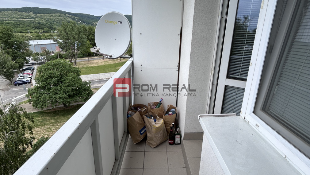 Prenájom kompletne zariadenej garsonky s loggiou – Rybničná, Vajnory