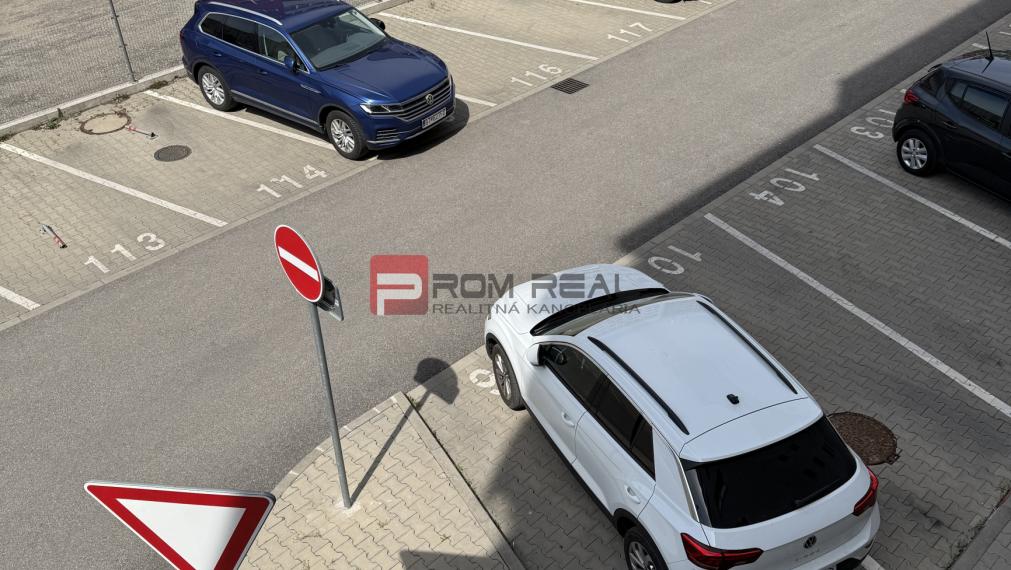 PRENÁJOM 2,5 izbový byt + parking Galvaniho BA Ružinov