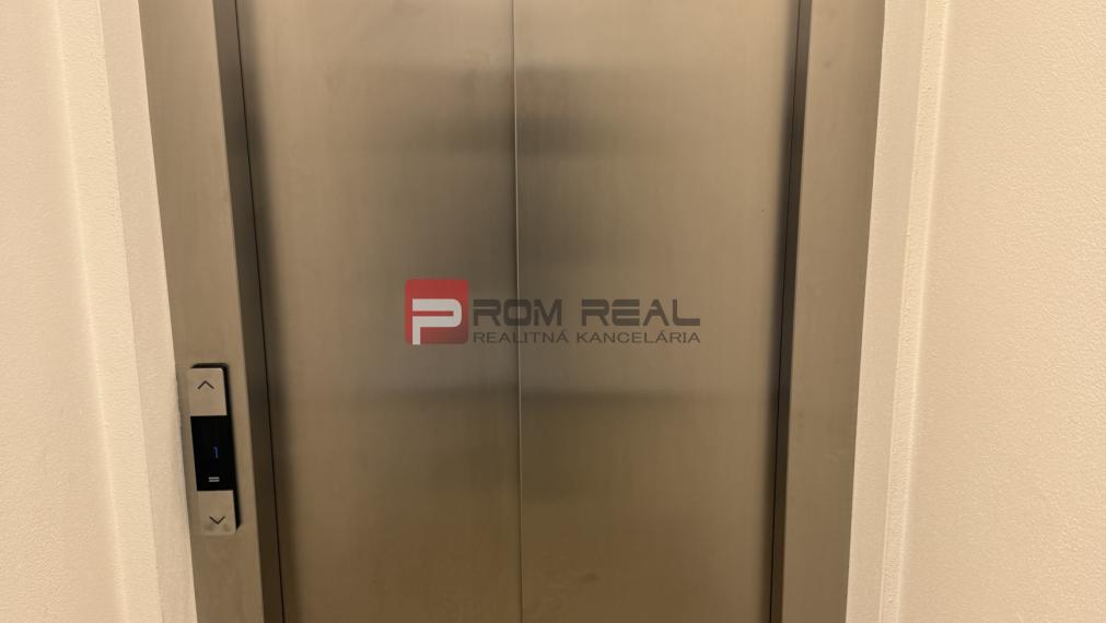 PRENÁJOM 2,5 izbový byt + parking Galvaniho BA Ružinov