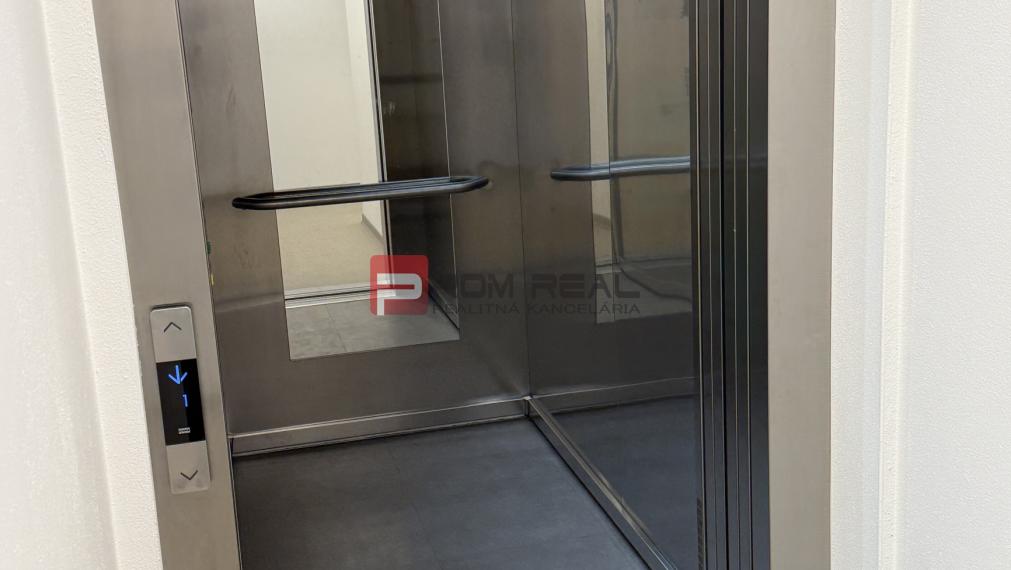 PRENÁJOM 2,5 izbový byt + parking Galvaniho BA Ružinov