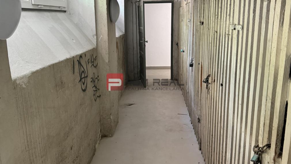 PREDAJ 4-izbový byt s 2 balkónmi Staré Mesto - Krížna 95m2