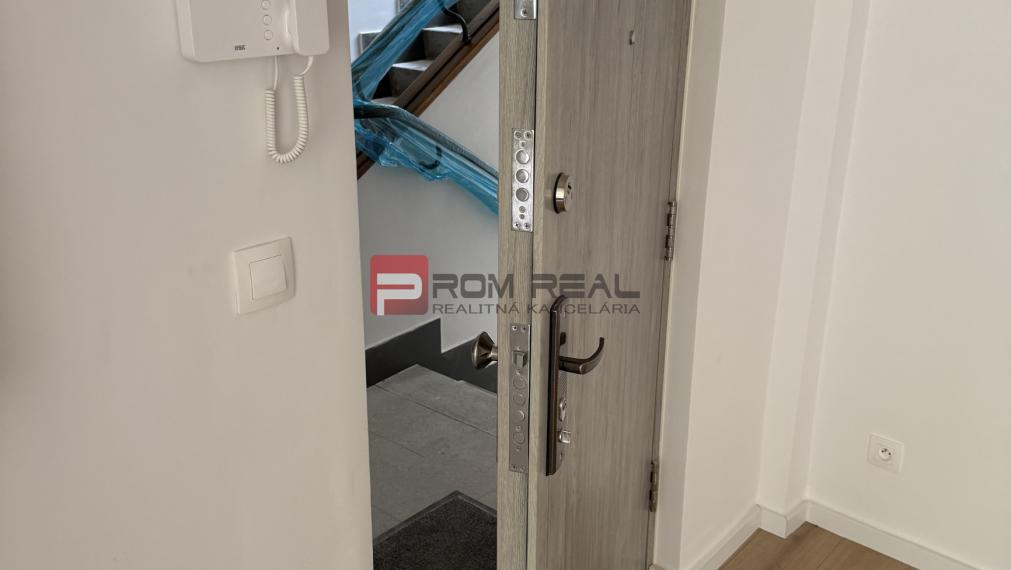 PREDAJ 4-izbový byt s 2 balkónmi Staré Mesto - Krížna 95m2