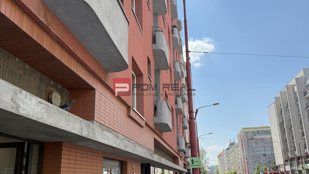 PREDAJ 4-izbový byt s 2 balkónmi Staré Mesto - Krížna 95m2