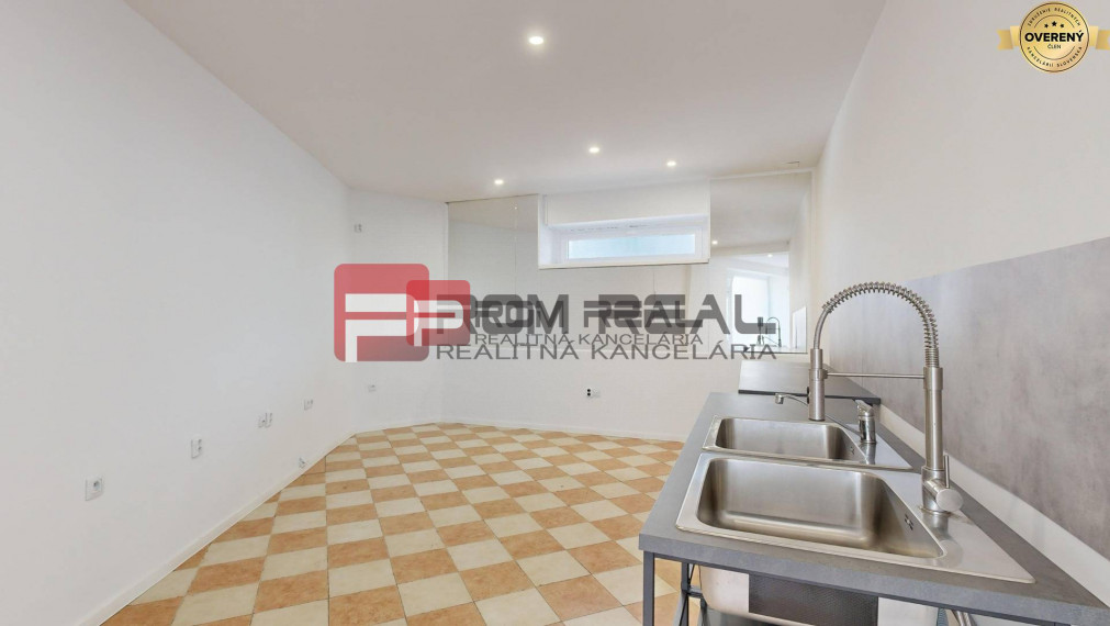 LEN U NÁS  obchodný priestor na prenájom v centre mesta Pezinok