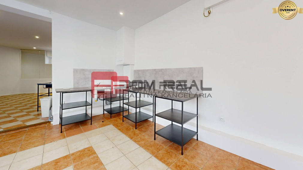 LEN U NÁS  obchodný priestor na prenájom v centre mesta Pezinok