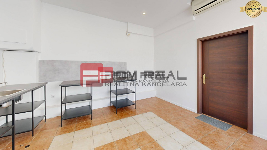 LEN U NÁS  obchodný priestor na prenájom v centre mesta Pezinok