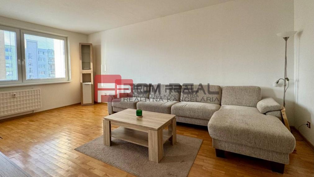 PRENAJATÉ zariadený 3 izbový byt s balkónom a pivnicou