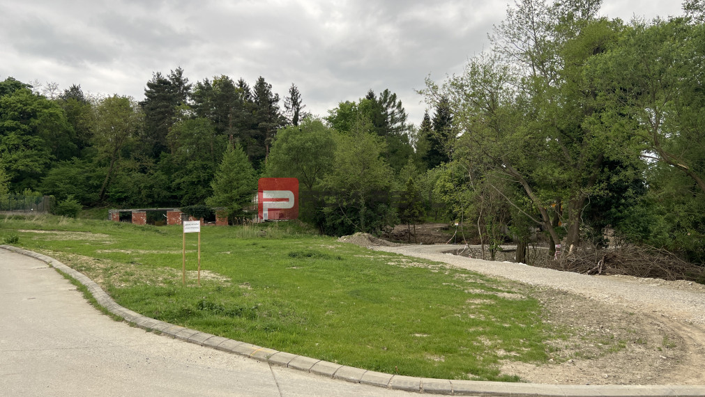 Krásny pozemok v Marianke pod lesom za rozumnú cenu.