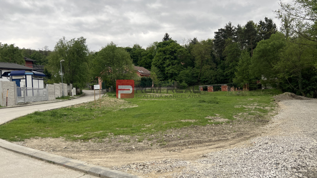 Krásny pozemok v Marianke pod lesom za rozumnú cenu.