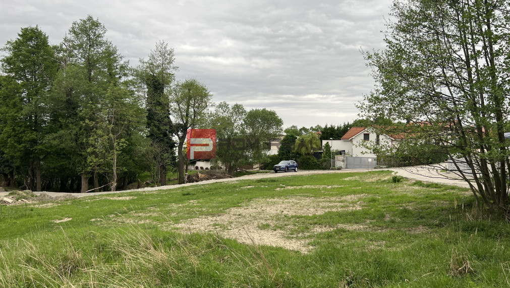 Krásny pozemok v Marianke pod lesom za rozumnú cenu.