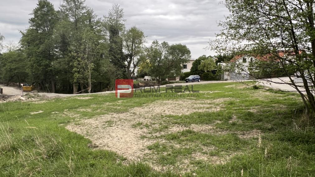 Krásny pozemok v Marianke pod lesom za rozumnú cenu.