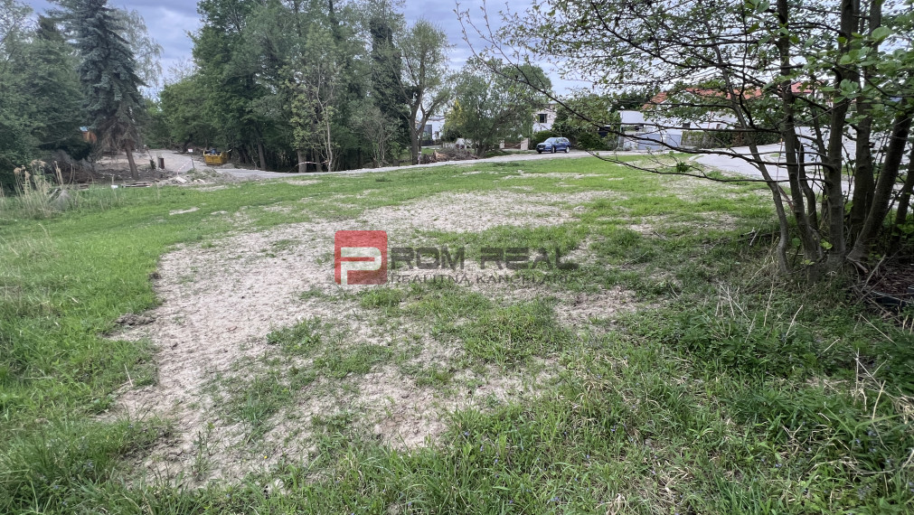 Krásny pozemok v Marianke pod lesom za rozumnú cenu.