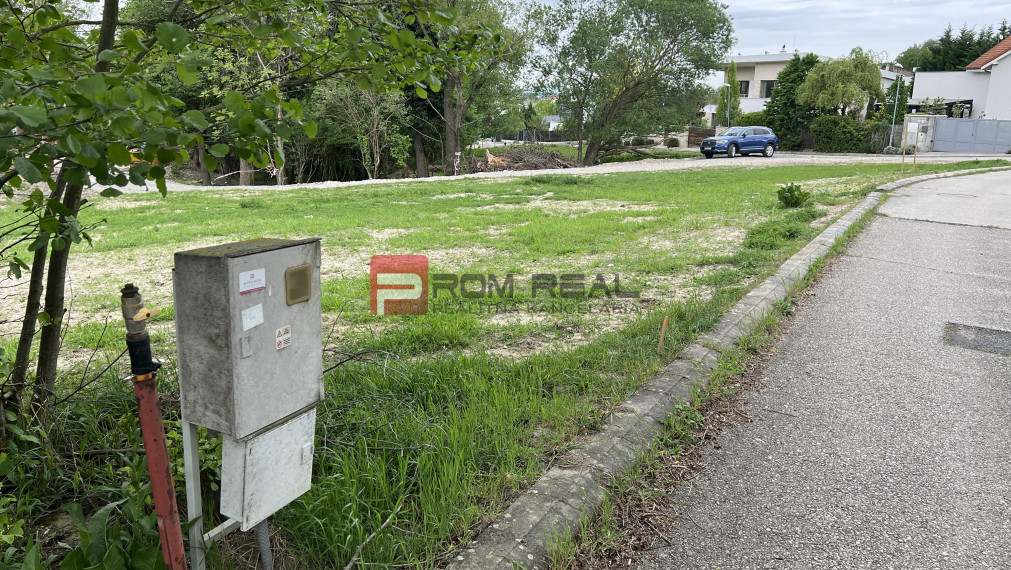 Krásny pozemok v Marianke pod lesom za rozumnú cenu.