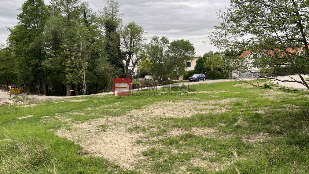 Krásny pozemok v Marianke pod lesom za rozumnú cenu.