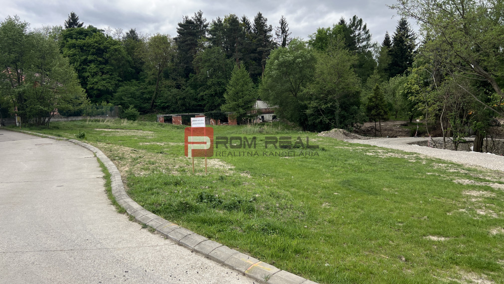 Krásny pozemok v Marianke pod lesom za rozumnú cenu.