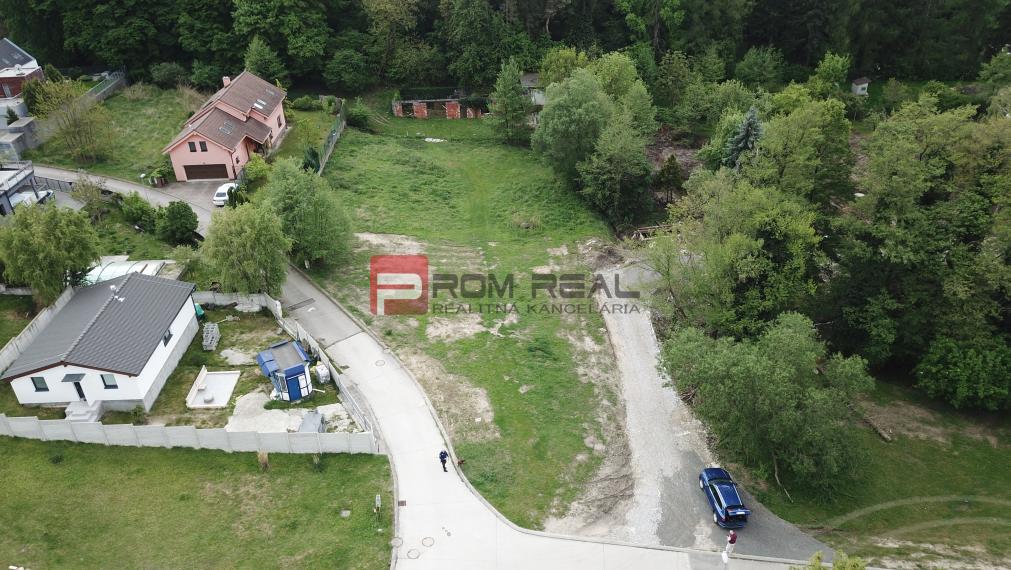 Krásny pozemok v Marianke pod lesom za rozumnú cenu.