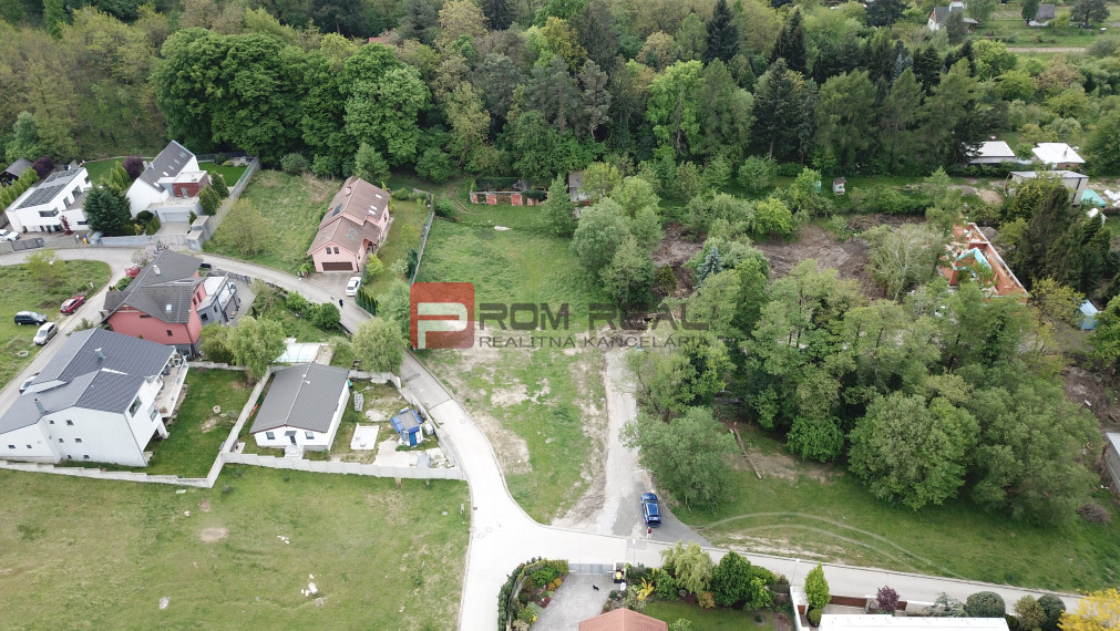 Krásny pozemok v Marianke pod lesom za rozumnú cenu.