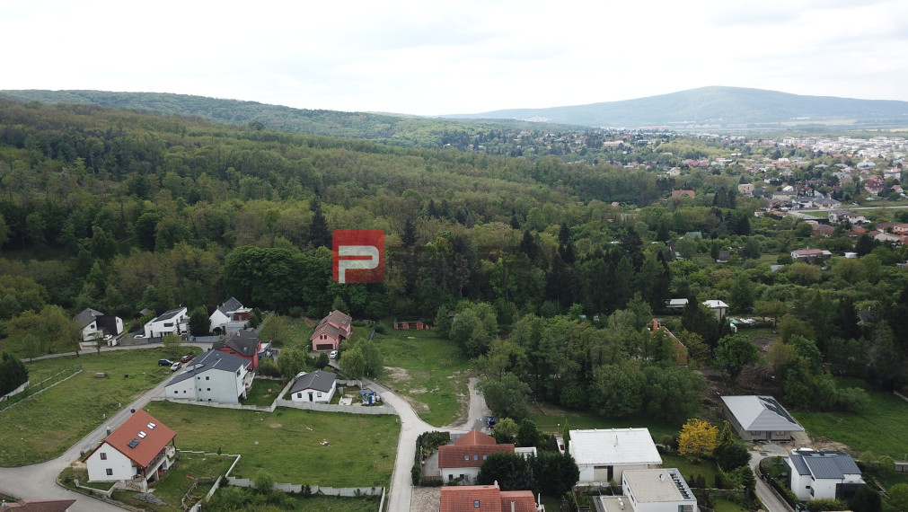 Krásny pozemok v Marianke pod lesom za rozumnú cenu.