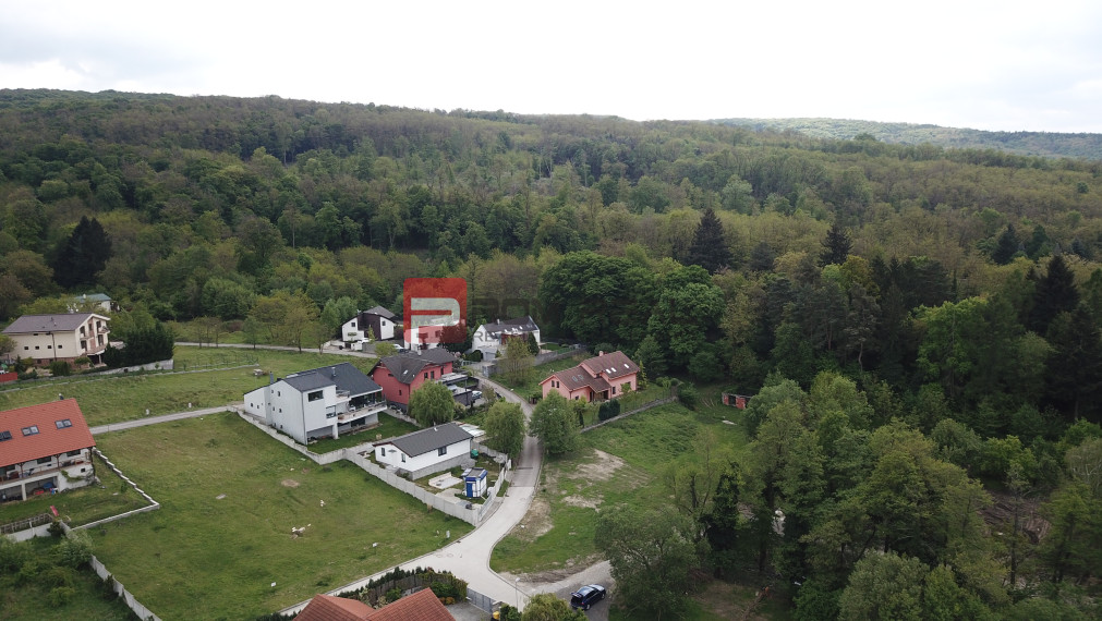 Krásny pozemok v Marianke pod lesom za rozumnú cenu.