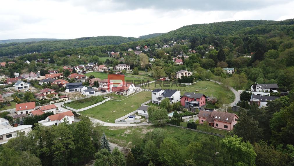 Krásny pozemok v Marianke pod lesom za rozumnú cenu.