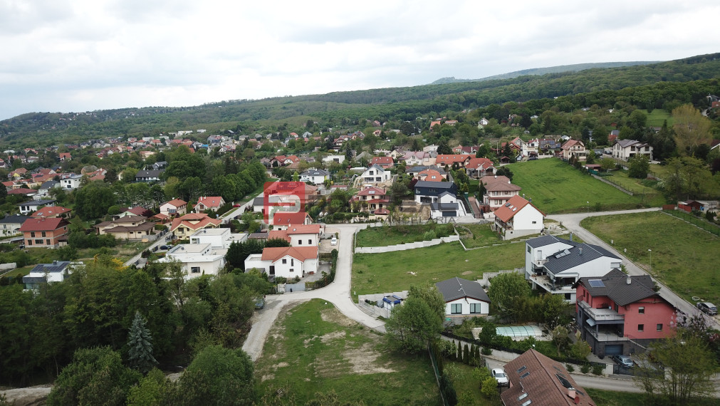 Krásny pozemok v Marianke pod lesom za rozumnú cenu.