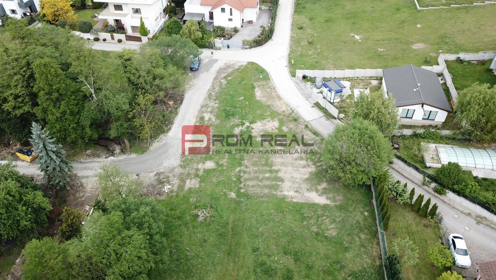 Krásny pozemok v Marianke pod lesom za rozumnú cenu.