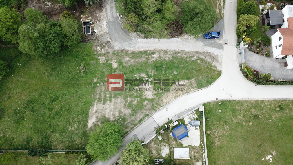 Krásny pozemok v Marianke pod lesom za rozumnú cenu.