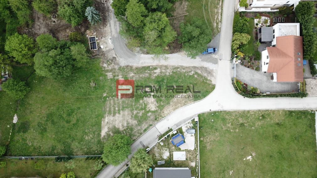 Krásny pozemok v Marianke pod lesom za rozumnú cenu.