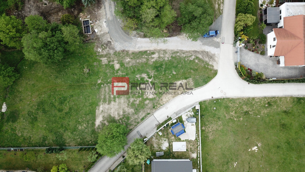 Krásny pozemok v Marianke pod lesom za rozumnú cenu.