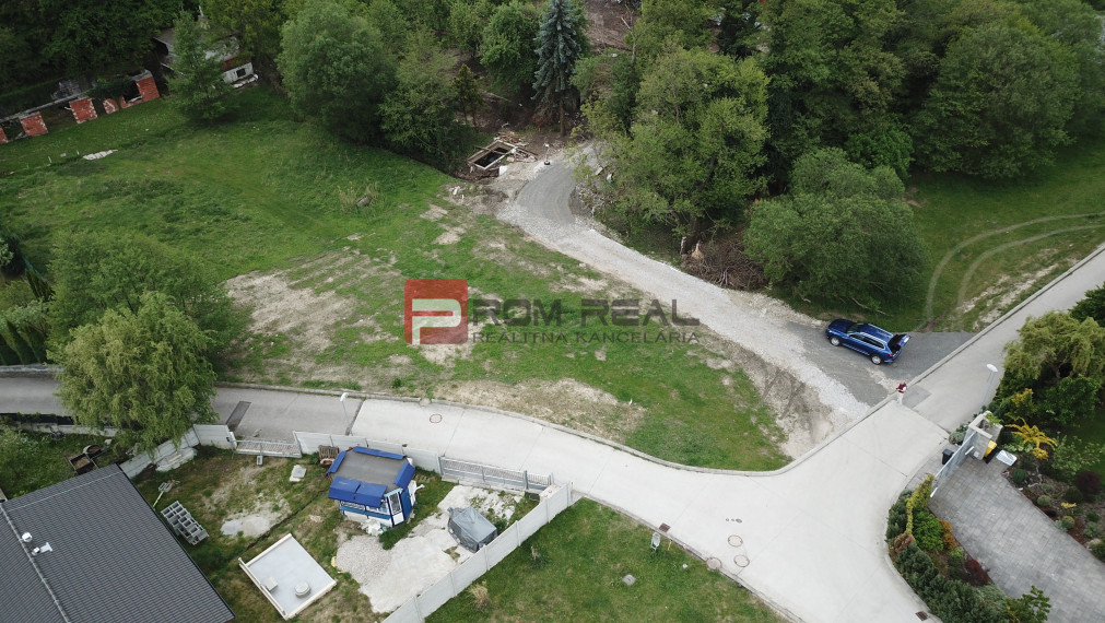 Krásny pozemok v Marianke pod lesom za rozumnú cenu.