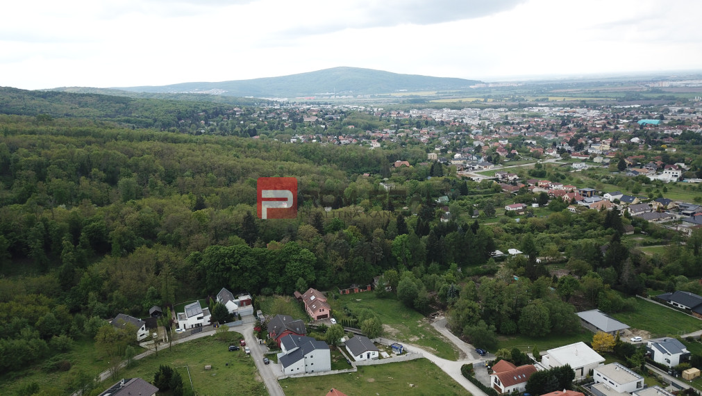 Krásny pozemok v Marianke pod lesom za rozumnú cenu.