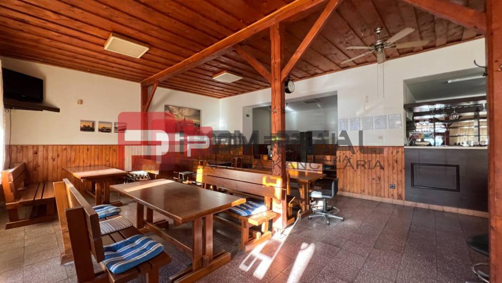 Zabehnutý penzión s reštauráciou a luxusným bytom